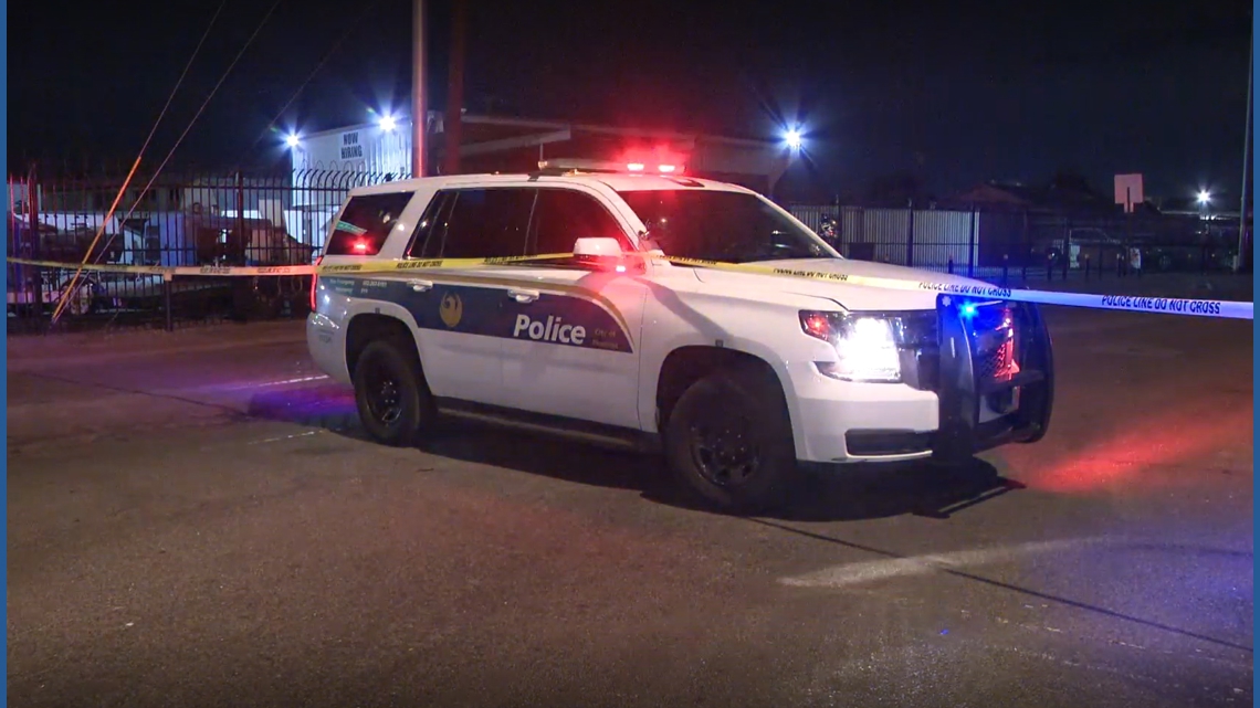 Phoenix police looking for suspect after shooting sends 1 to the hospital