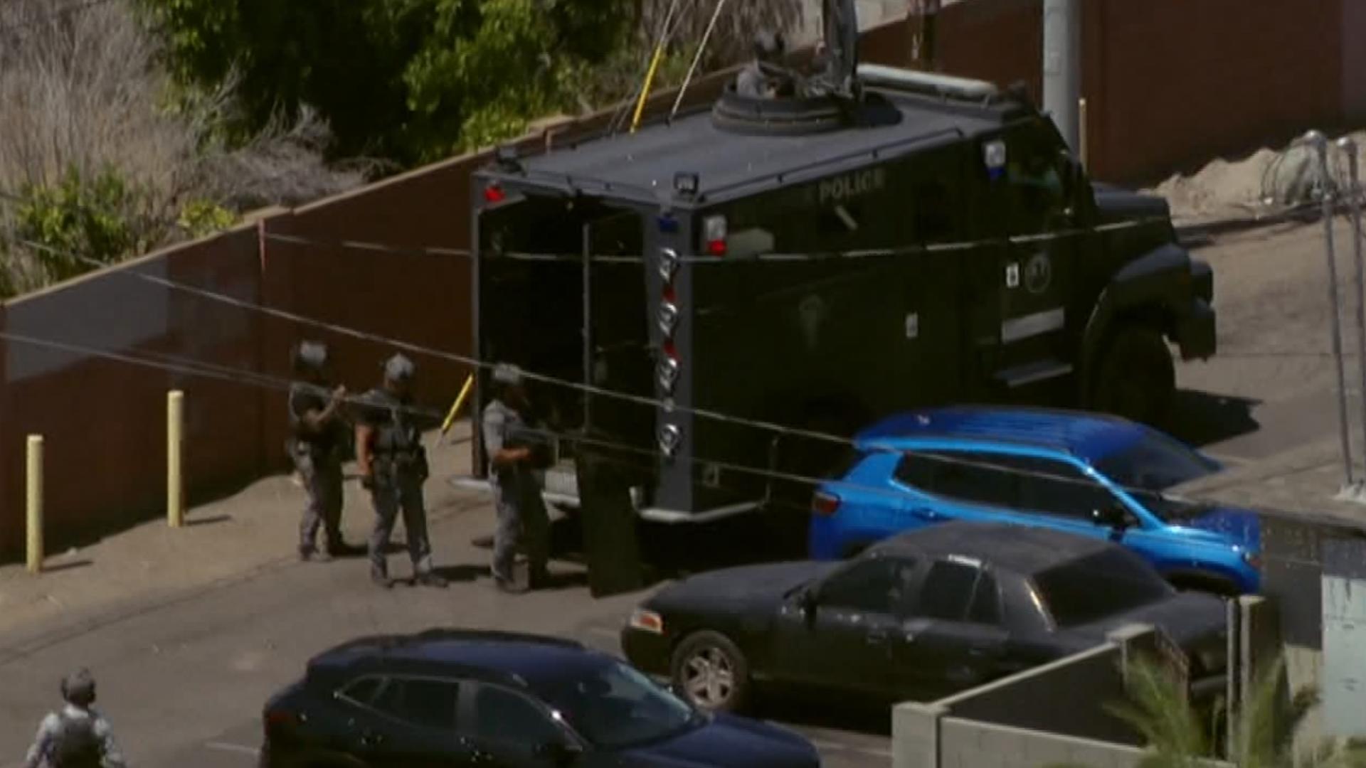 Large police presence at Phoenix apartment complex, suspect in custody ...