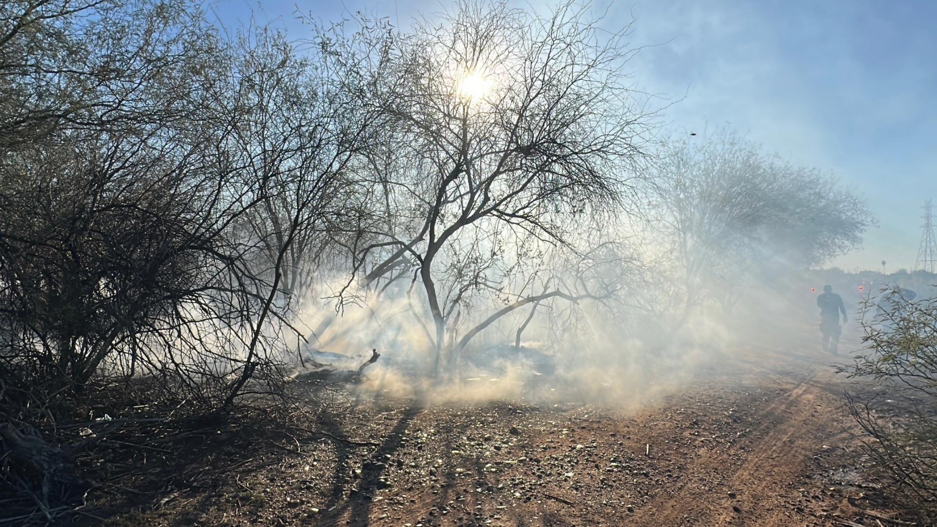 Phoenix firefighters respond to large brush fire in river bottom ...