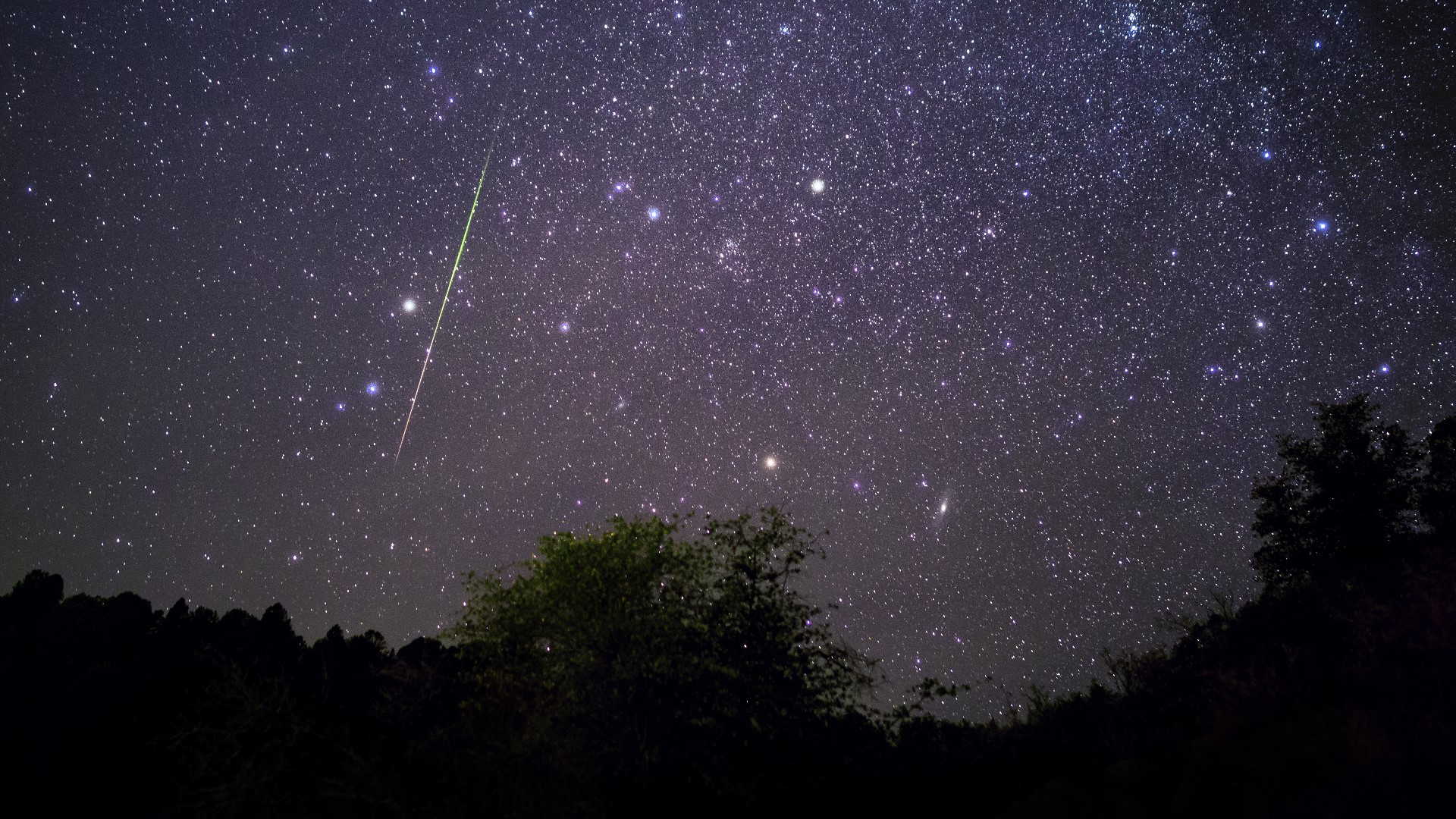 Un nuevo centro astronómico abrirá en Arizona justo a tiempo para poder disfrutar de la última super luna del año y de una de las más populares lluvias de estrellas.