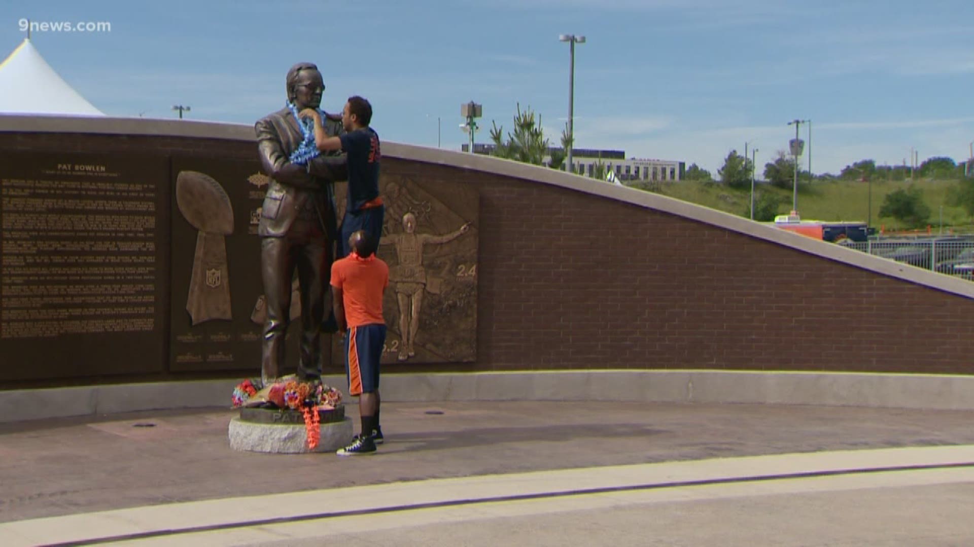 People of Denver are showing their love and support for Broncos owner Pat Bowlen today.