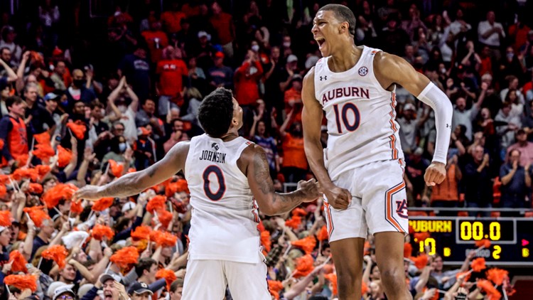 Gonzaga back at No. 1 in AP Top 25; Auburn at No. 2 despite more first place votes