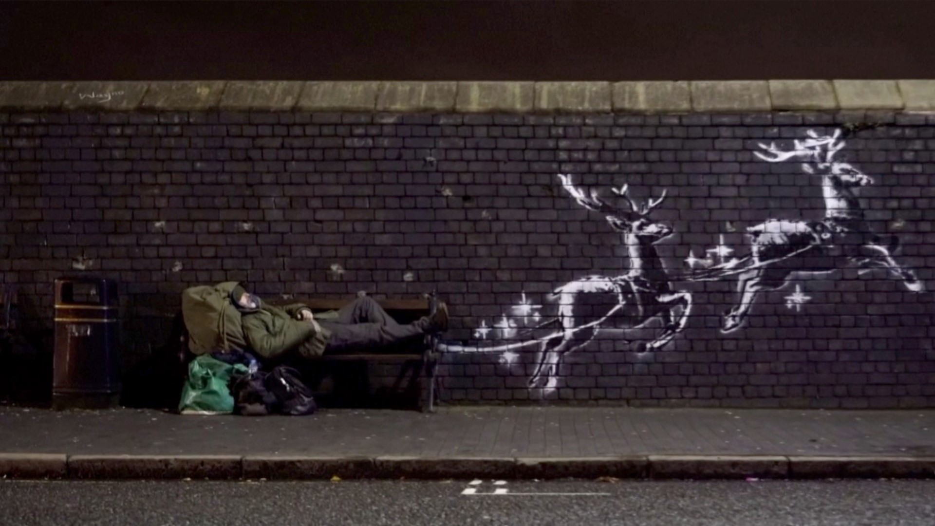 A new work by Banksy highlights an issue for Britain, especially during the holiday season. Veuer's Justin Kircher has the story.