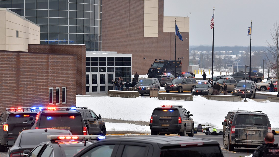 Penembakan di sekolah Michigan: 3 tewas, 6 terluka, tersangka ditahan