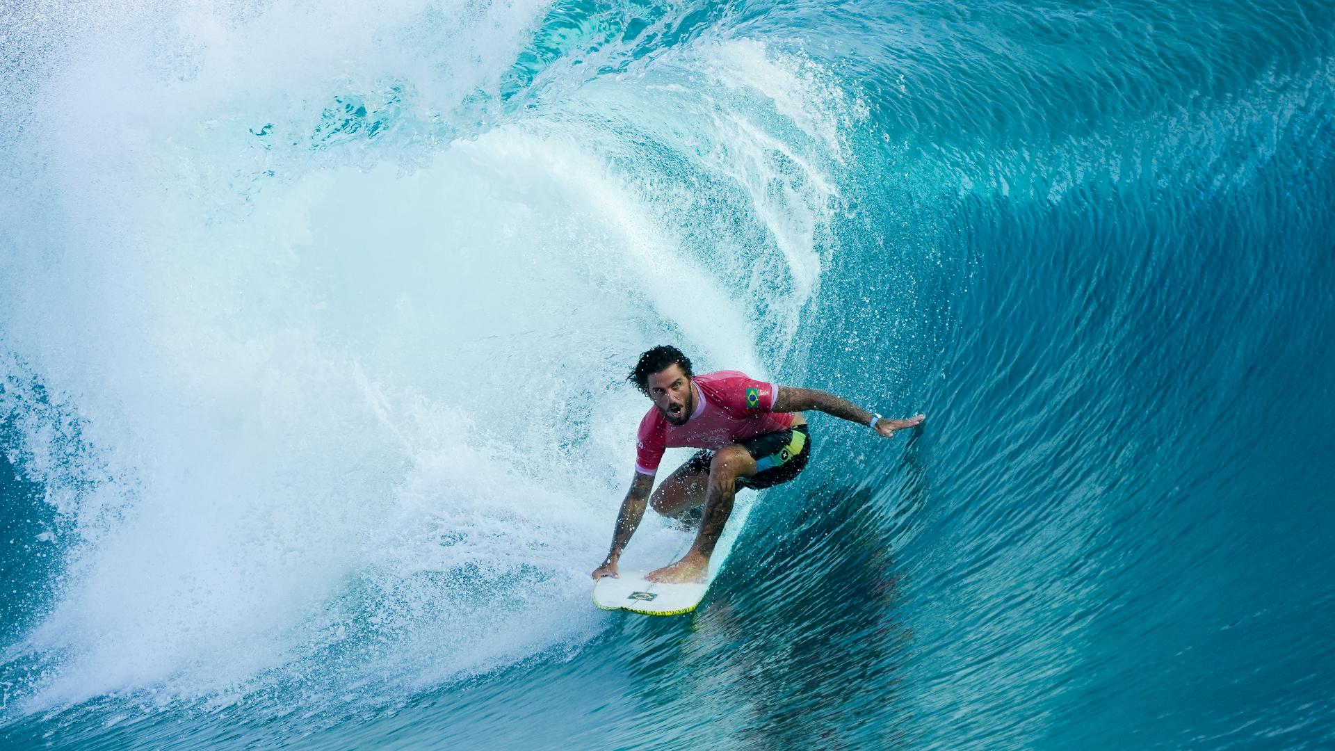 This is how photographers capture Olympic surfers in Tahiti