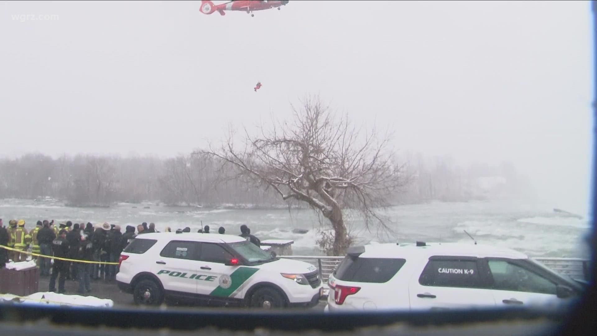 U.S. Coast Guard pulls body from car near Niagara Falls