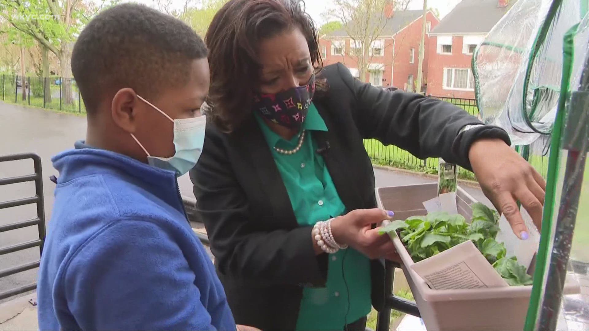 Cleveland teacher finds way to better connect during virtual learning