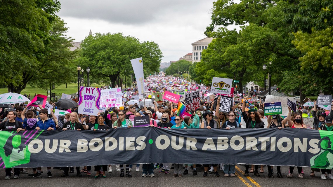 Aktivis hak-hak aborsi berkumpul dalam kemarahan atas masa depan pasca-Roe