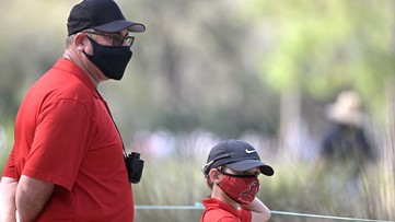 Golfers honor Tiger Woods in red